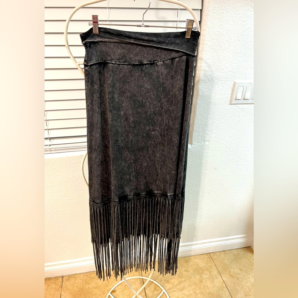 Skirt with fringe